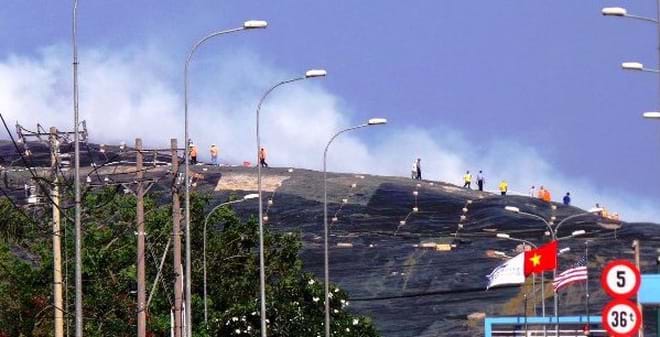 Mùi hôi 'quần thảo' khu Nam Sài Gòn: Nước xa không cứu được lửa gần