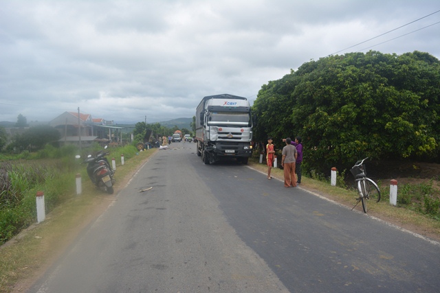Gia Lai: Xe tải đâm xe công nông khiến 22 người thương vong