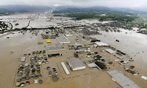 Ảnh: Ngập lụt kinh hoàng sau mưa lớn ở Nhật, 50 người chết