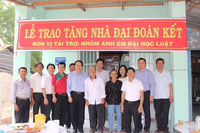 Phuc Khang Corp trao nhà, tặng quà cho gia đình khó khăn