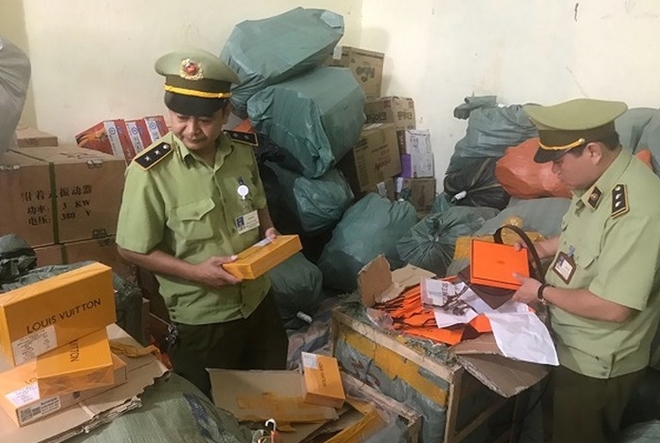 Gần 9 nghìn sản phẩm nhái hàng hiệu bị thu giữ ở Lạng Sơn