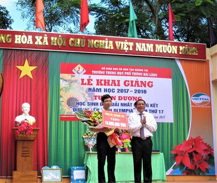“Cậu bé google” Nhật Minh thủ khoa tốt nghiệp THPT tại Quảng Trị