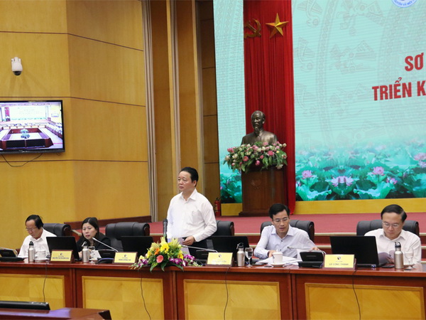 Bộ trưởng Trần Hồng Hà bức xúc về việc cá chết hàng loạt ở Hồ Tây