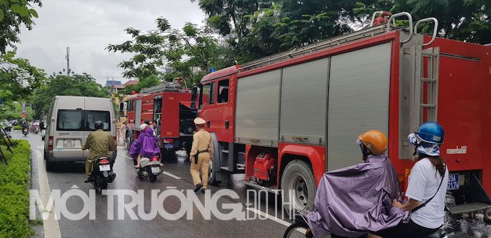 Hà Nội: Cháy lớn trong cơn mưa tầm tã