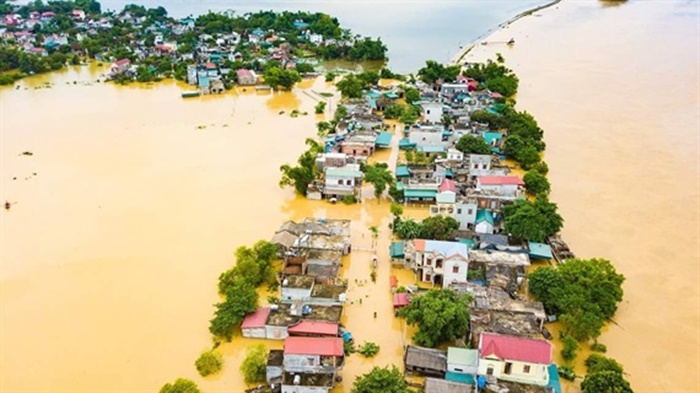 Hàng trăm ngôi nhà ở Nho Quan ngập trong nước lũ