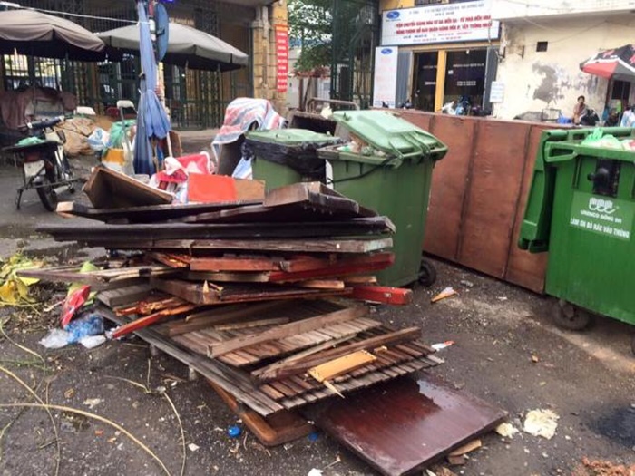 Hà Nội: Nhiều bất cập trong công tác thu gom rác thải cồng kềnh