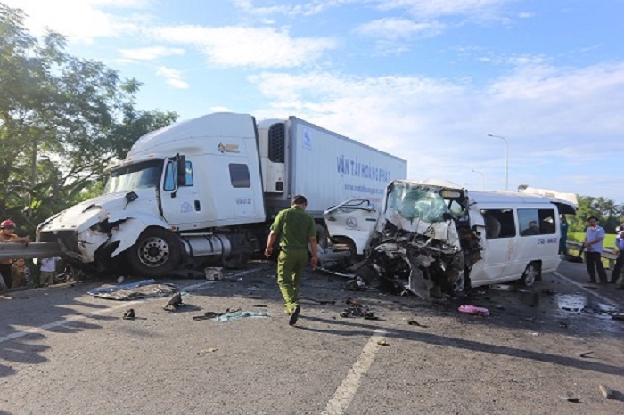 Vụ tai nạn xe rước dâu 14 người chết: Xe khách hoạt động chui