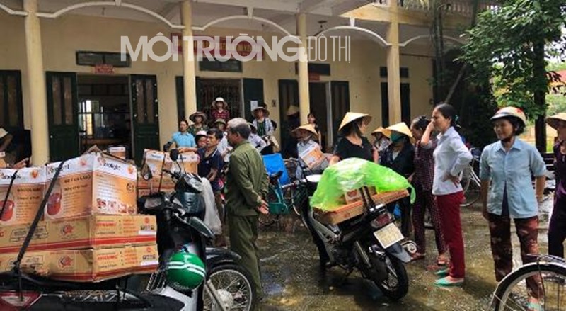 Thanh Hóa: Người dân 'vây' trụ sở xã đòi trả lại hàng kém chất lượng
