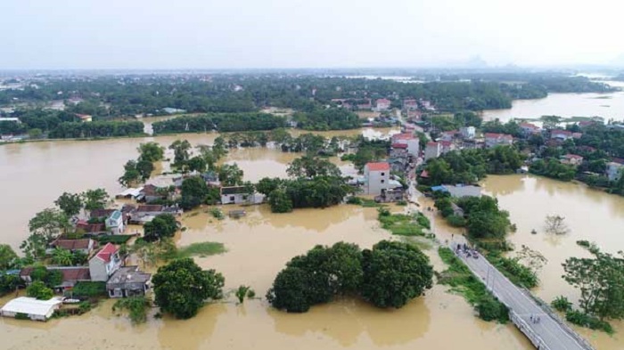 Gần 3.000 ngôi nhà người dân Thủ đô vẫn chìm trong biển nước