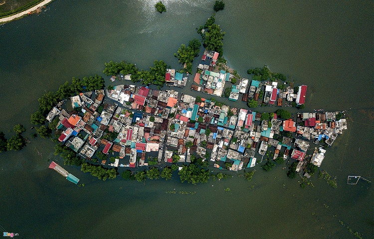 Cuộc sống người dân Hà Nội trong hai tuần ngập lụt