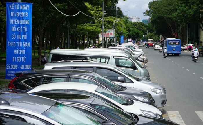 TP.HCM: Ngày đầu thu phí đỗ xe dưới lòng đường, tài xế “than trời”