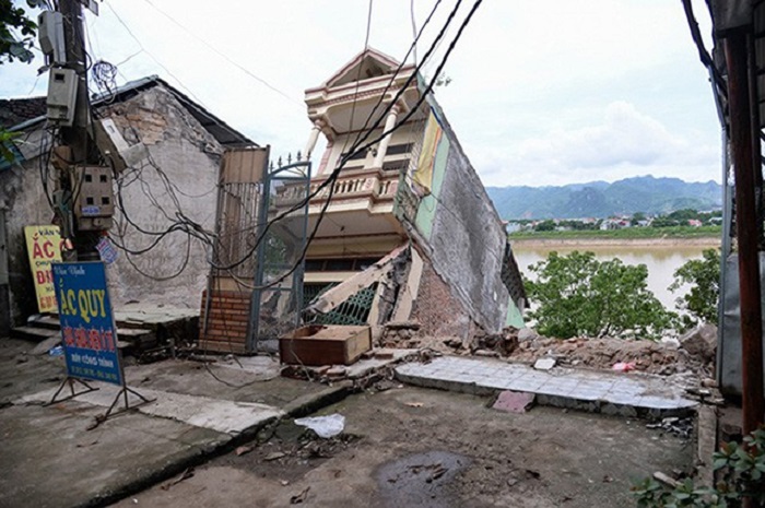 Vì sao hàng chục ngôi nhà ở Hòa Bình bị sụt lún nghiêm trọng?