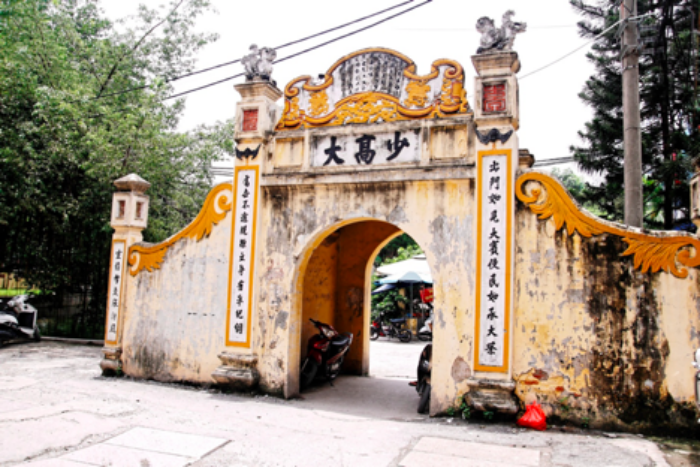 Cổng làng xưa: Hồn quê mang trong phố
