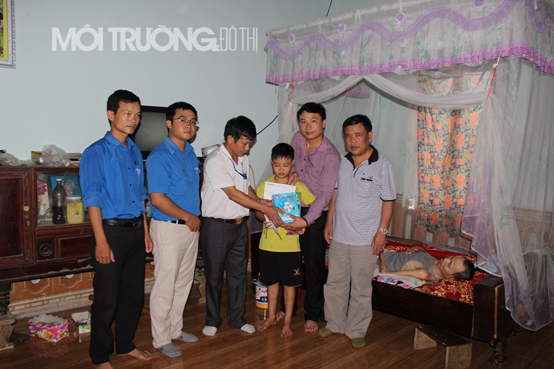 MT&ĐT VN tiếp sức đến trường cho học sinh nghèo huyện Nghĩa Đàn