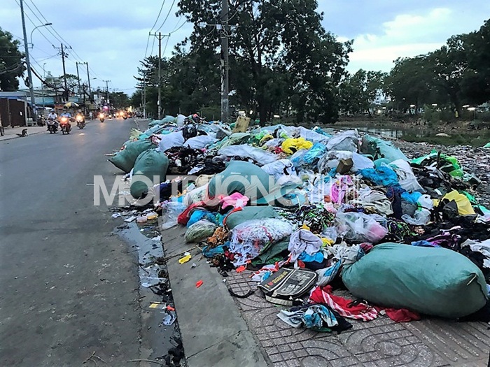 TP.HCM: Nghĩa trang Bình Hưng Hòa đang trở thành nơi chôn rác!