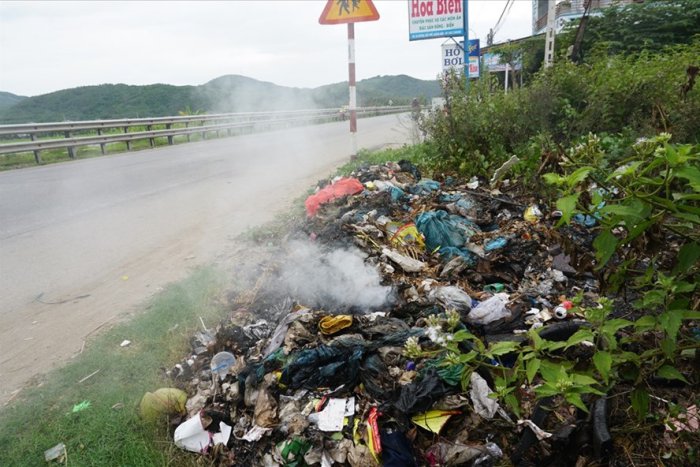Người dân chặn xe vào nhà máy ở Đức Phổ: 22 nghìn m3 rác tồn đọng