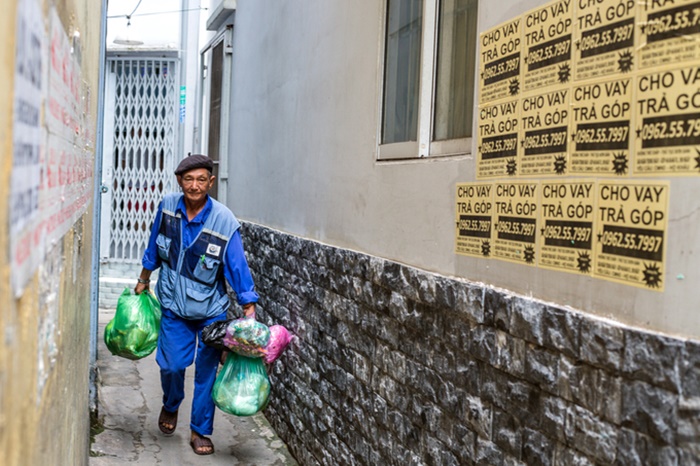 Người đàn ông 40 năm gom rác, cứu người trên đường Sài Gòn