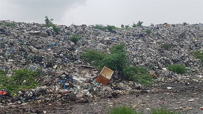 “Núi rác” quá tải bốc mùi hôi thối, gây ô nhiễm nghiêm trọng