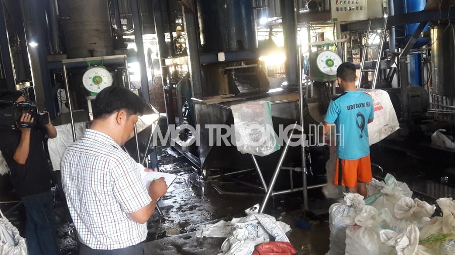 Đà Nẵng: Phát hiện cơ sở sản xuất hàng chục tấn đá viên bẩn