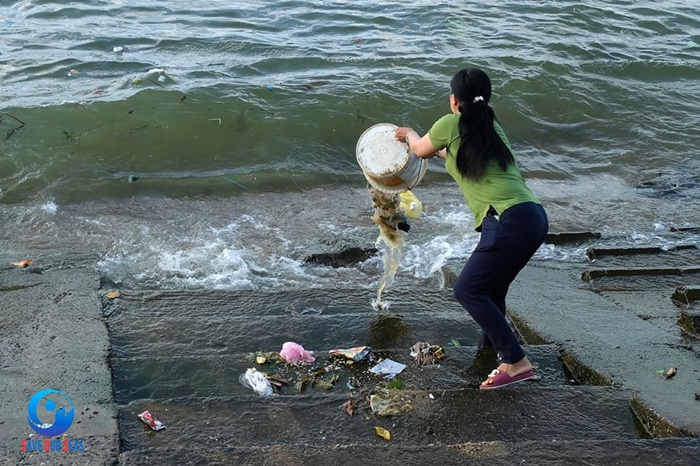 Phẫn nộ: Xã du lịch không có thùng rác, dân biến biển thành bãi rác