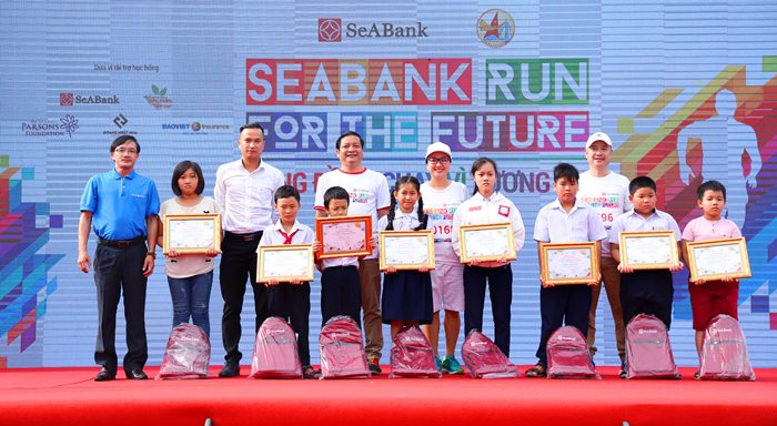 Giải chạy Seabank gây quỹ học bổng cho trẻ em nghèo hiếu học