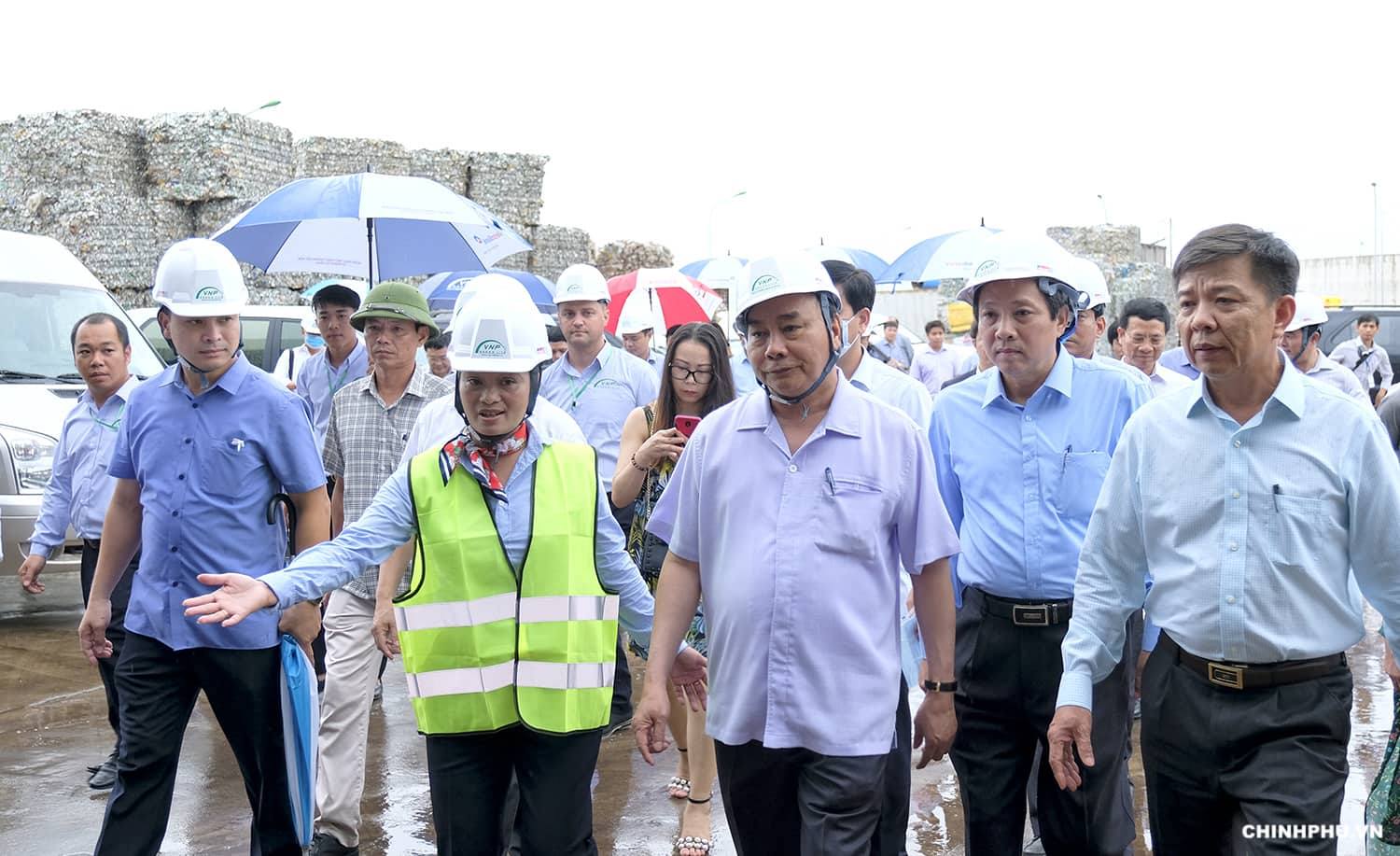 Thủ tướng Nguyễn Xuân Phúc thăm NM xử lý rác lớn nhất miền Trung