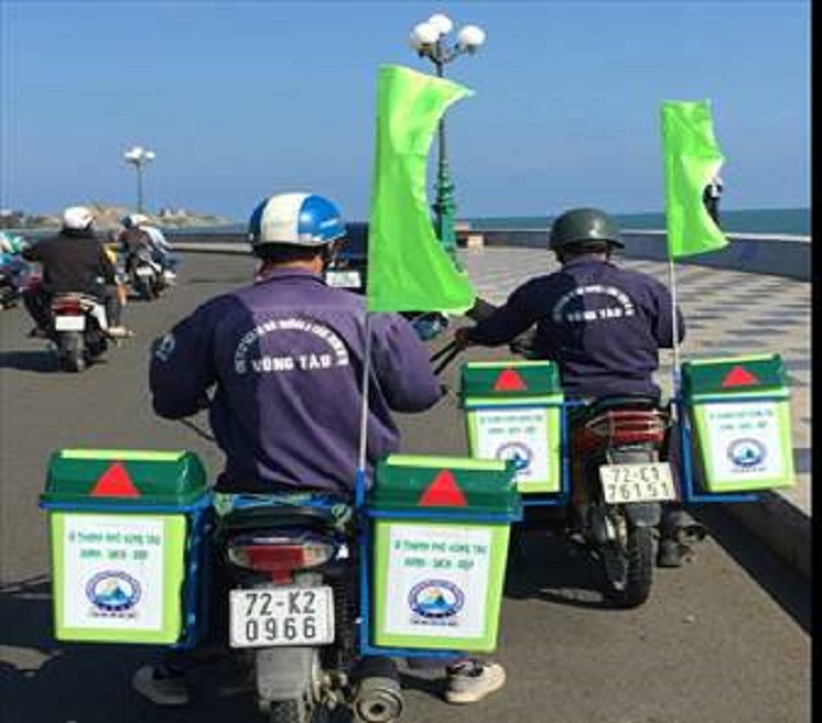 Vũng Tàu: Dùng xe mô tô gắn thùng rác lưu động