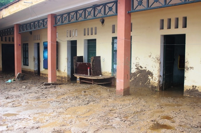 Sau mưa lũ, nhiều trường học tan hoang trước thềm năm học mới