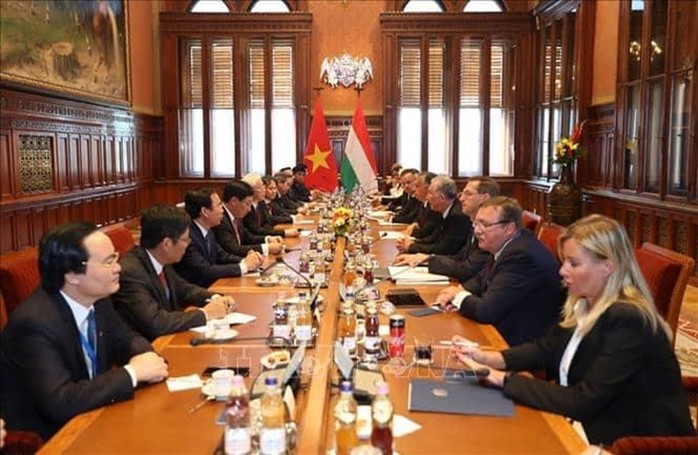 Việt Nam và Hungary ký kết nhiều văn kiện hợp tác