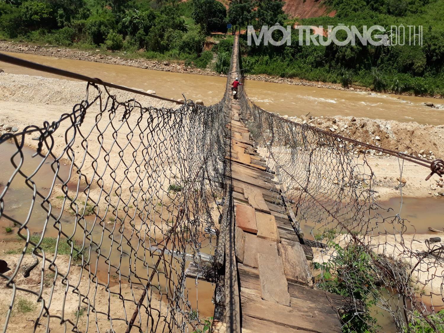 Kon Tum: Phê bình 4 Chủ tịch huyện chưa bố trí vốn sửa chữa cầu treo
