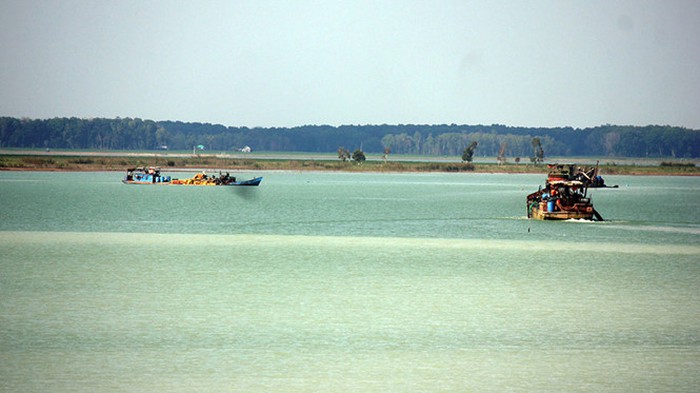 Chấn chỉnh hoạt động khai thác cát tại hồ Dầu Tiếng