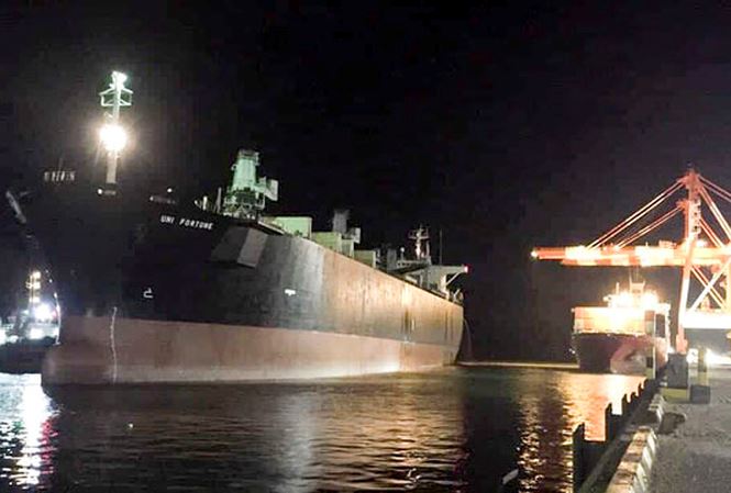 Kiểm tra hầm hàng, 2 công nhân ngạt khí thiệt mạng ở cảng Quy Nhơn