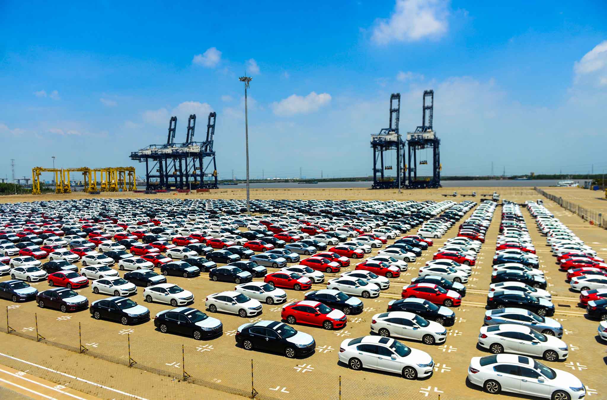Lượng ô tô nhập khẩu vào Việt Nam có xu hướng giảm mạnh