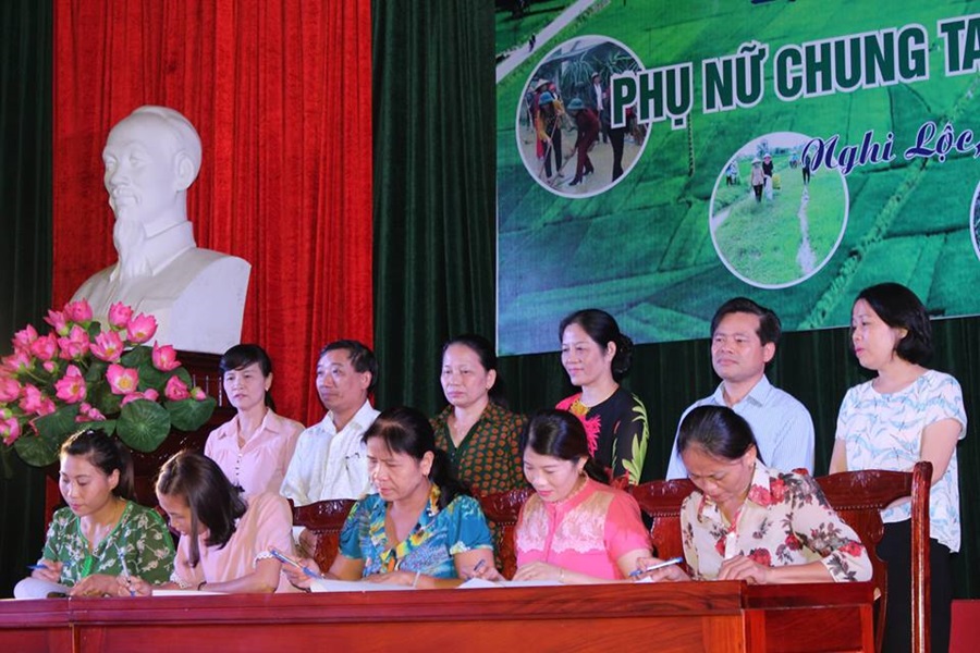 Nghi Lộc: 600 cán bộ, hội viên phụ nữ ra quân vệ sinh môi trường