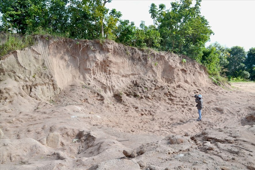 An Giang: Báo động tình trạng khai thác cát “chui” vào ban đêm