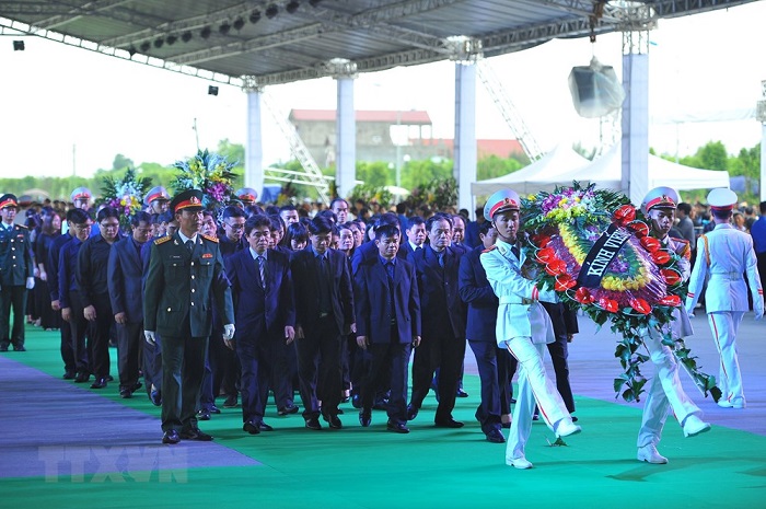 Người dân đến dự Lễ truy điệu Chủ tịch nước tại tỉnh Ninh Bình