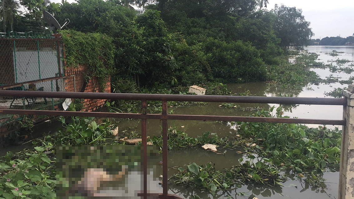Phát hiện thi thể nam giới cởi trần trôi trên sông Sài Gòn