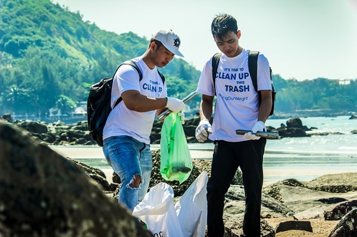 Trên 260 người tham gia nhặt rác, làm sạch bờ biển
