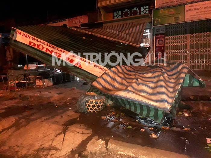 Gia Lai: Tài xế taxi bỏ trốn sau khi tông nhà dân trong đêm
