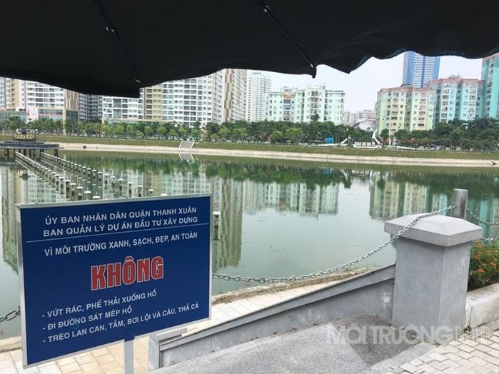 Hà Nội: Công viên 300 tỷ vừa khánh thành đã 'vùi mình' trong rác