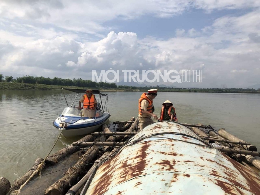 Quảng Nam: Bắt giữ khối lượng lớn gỗ lậu trên sông Thu Bồn