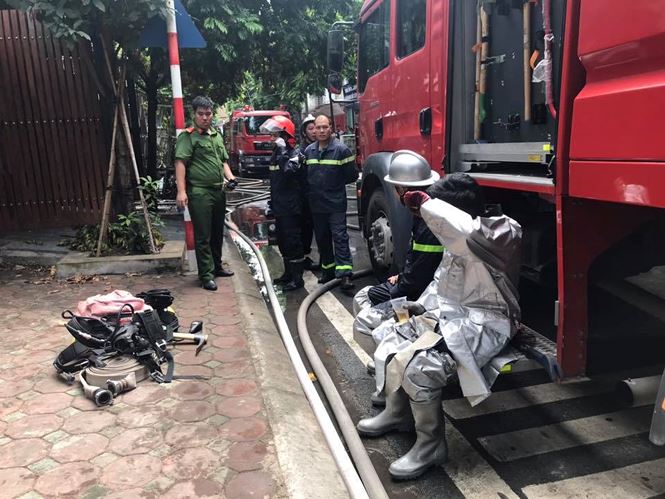 Một người tử vong trong vụ cháy xưởng ghế ở Hà Nội