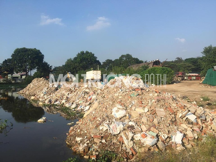 Đông Anh: Dự án Bãi đỗ xe Mai Lâm tràn ngập rác thải