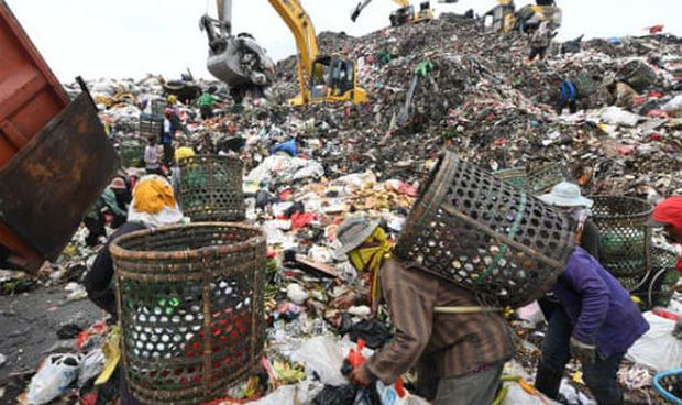 Dân Jakarta khốn đốn vì sống ngay cạnh bãi rác