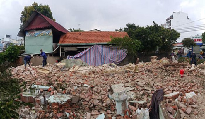 TP.HCM: Tháo dỡ biệt thự cổ gần 100 năm tuổi ở Bình Thạnh