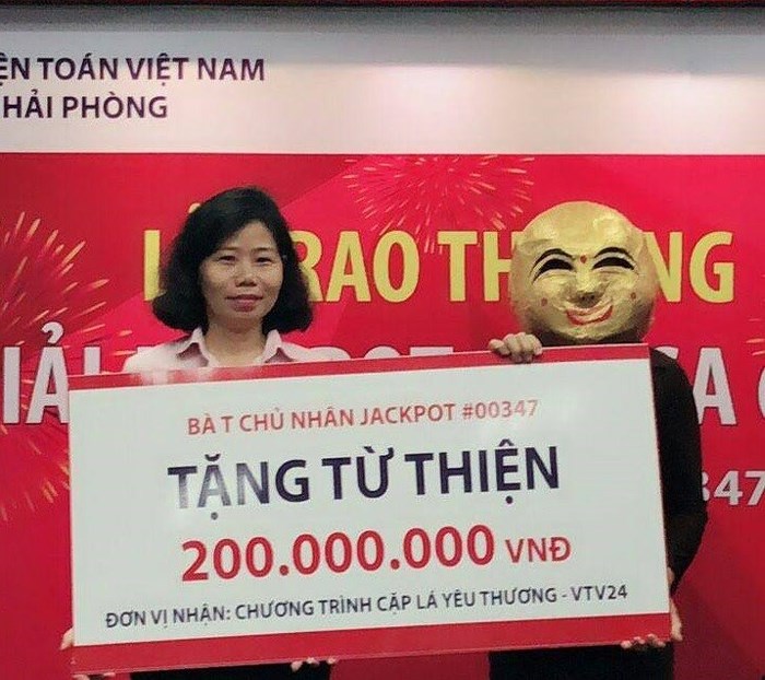 Nữ khách hàng Quảng Ninh lĩnh Jackpot Vietlott hơn 66 tỷ đồng