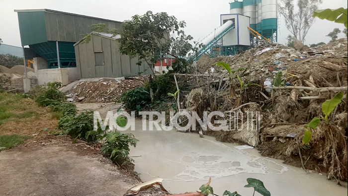 Vĩnh Quỳnh (Thanh Trì): Bê tông Licogi xả nước gây ô nhiễm ?