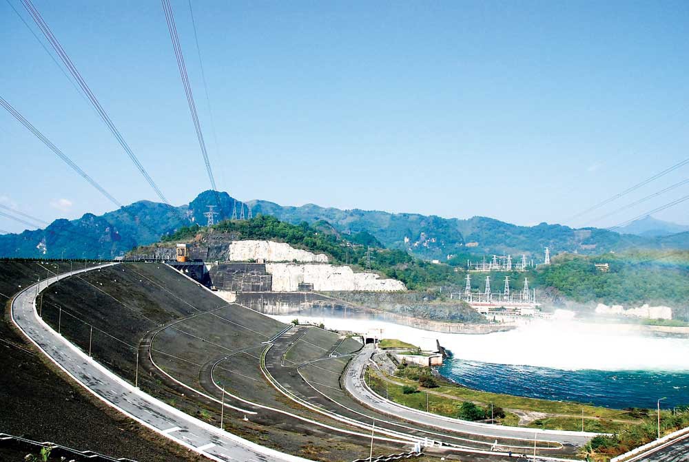 Thuỷ điện Hoà Bình sản xuất gần 230 tỷ kWh trong 30 năm