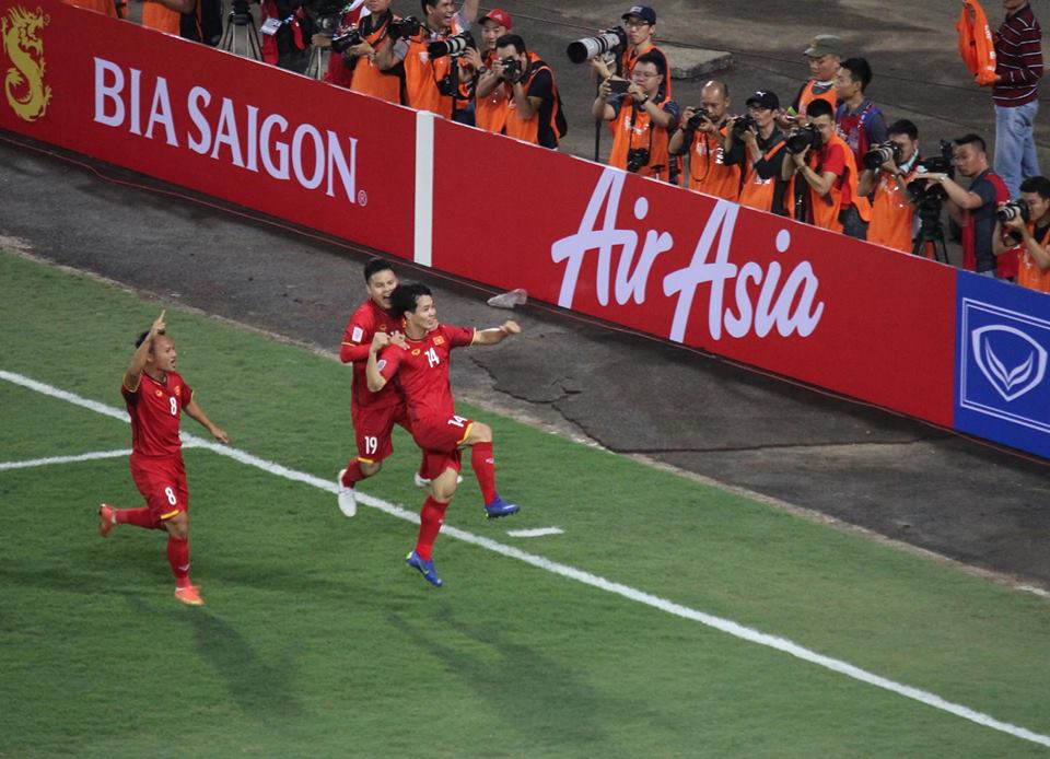 Việt Nam 2-0 Malaysia: ‘Cuồng phong đỏ’ trong ‘chảo lửa' Mỹ Đình