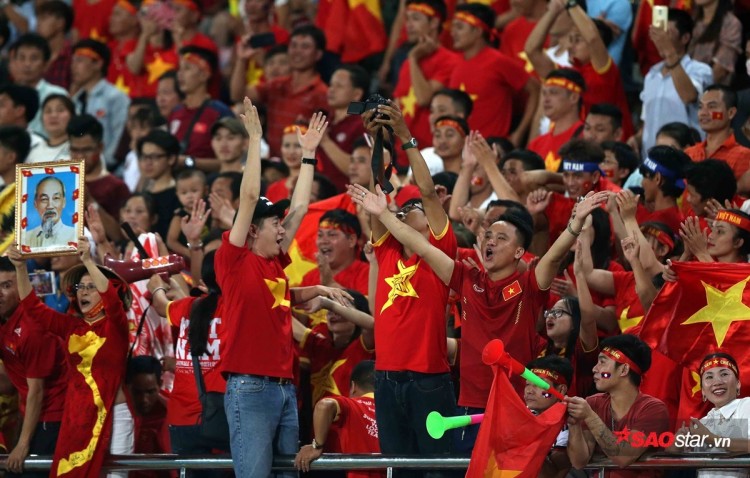 CĐV Việt Nam đông gấp 5 lần Thái Lan, cuồng nhiệt nhất AFF Cup 2018